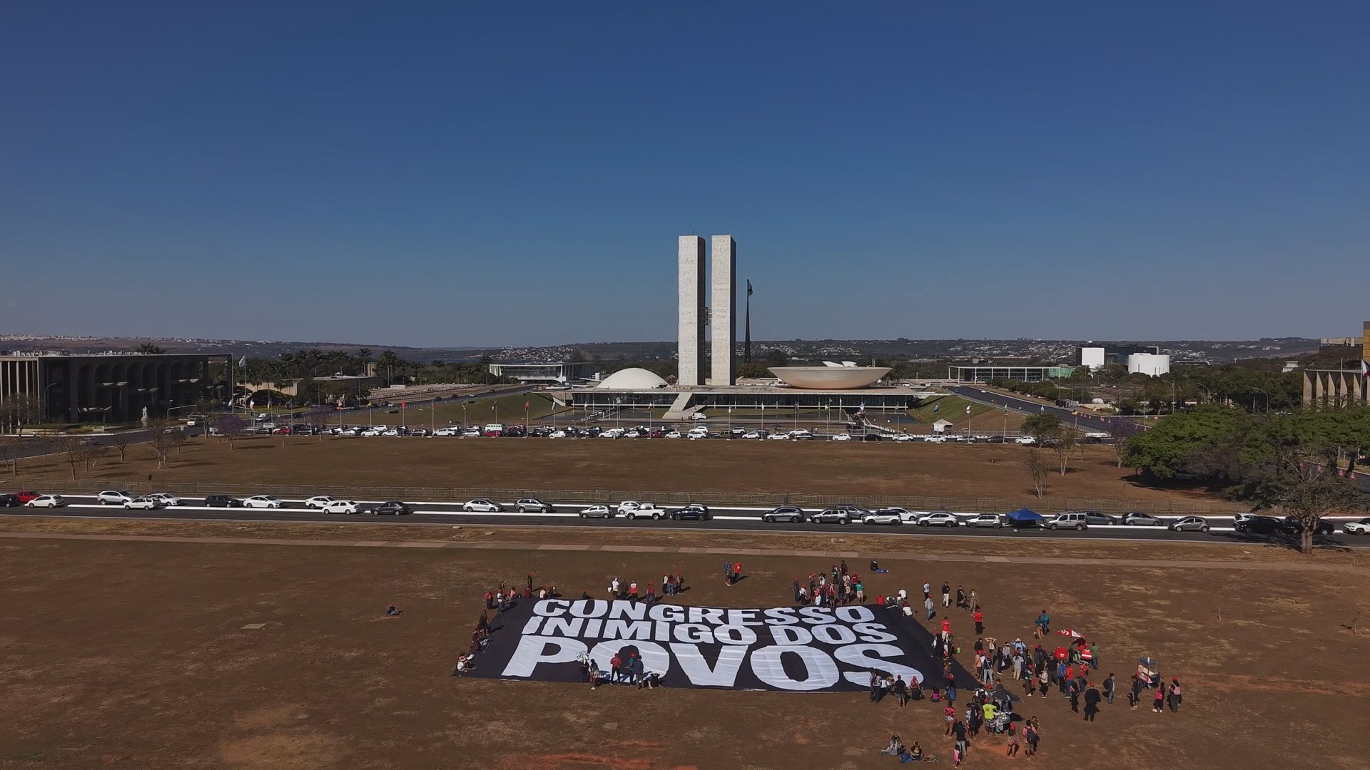 Indígenas e entidades fazem ato no centro de Brasília por direitos e demarcações de terras