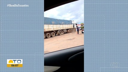 Idoso morre após ser atropelado por caminhão na BR-153