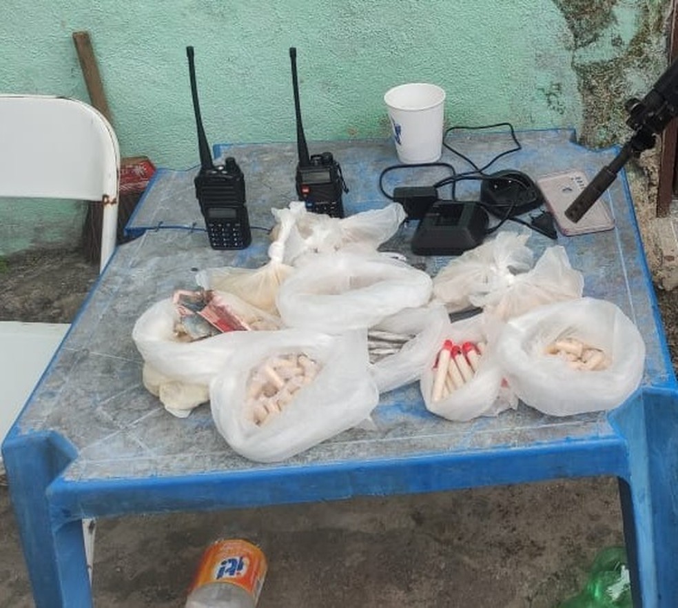Material apreendido em Angra dos Reis — Foto: Divulgação/PM