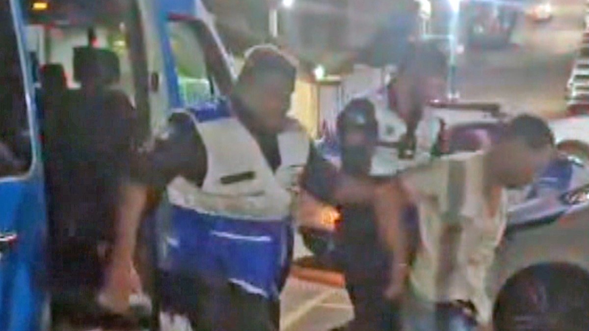 Homem é preso por tentativa de feminicídio; vítima foi esfaqueada na frente do filho