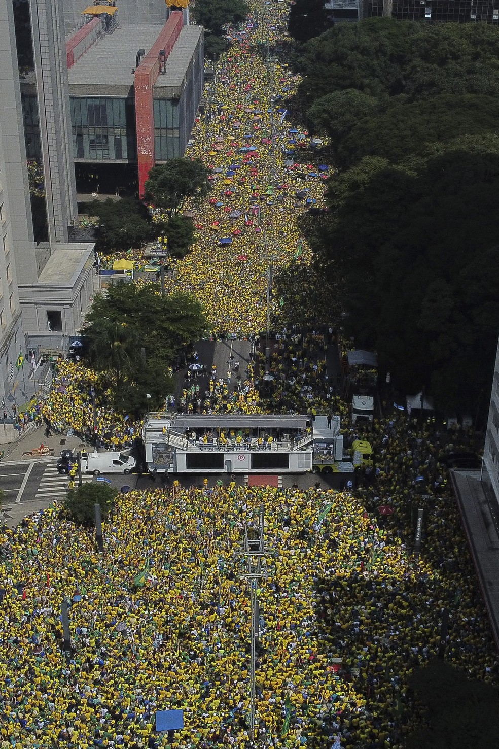 Em ato na Paulista, Bolsonaro defende anistia para presos no 8 de janeiro — Foto: Miguel Schincariol/AFP