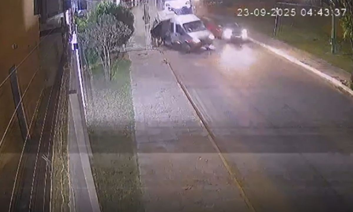Acidente entre caminhão e van deixa três pessoas feridas na Bahia; motorista diz que tentava fugir de assalto