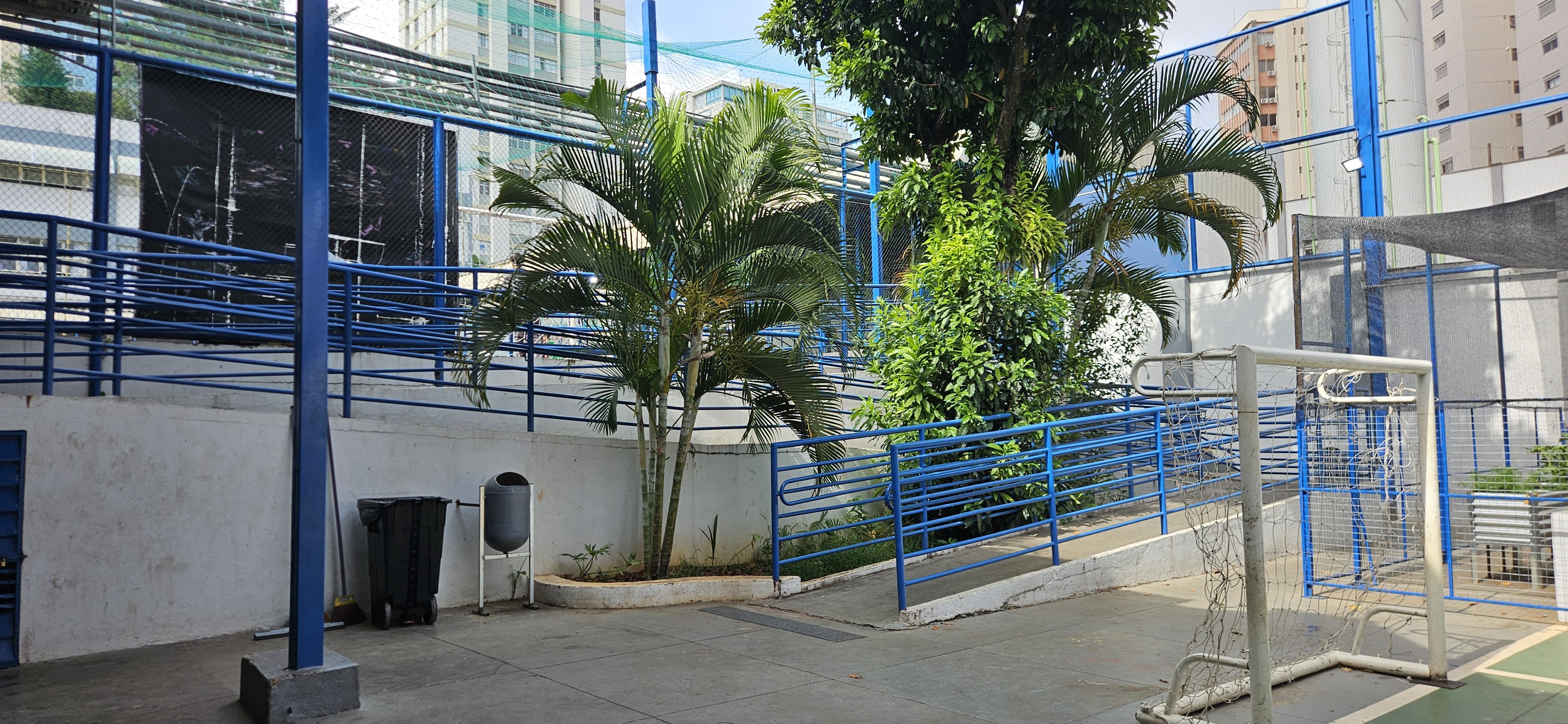 Pais de alunos e funcionários de escola municipal em BH denunciam racismo e segregação com fim de ensino integral