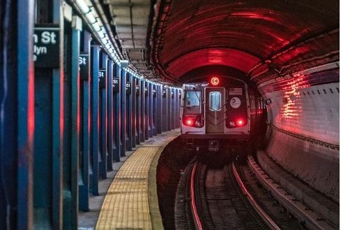 Polícia de Nova York encontra perna humana no metrô