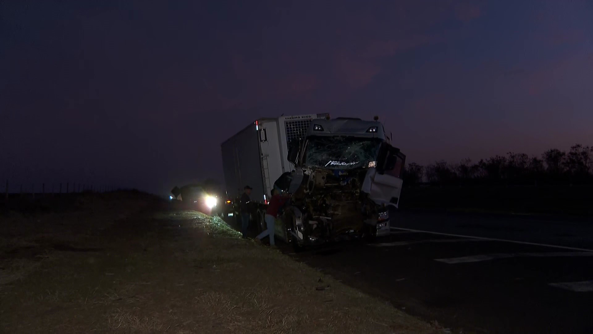 Engavetamento entre carretas mata motorista na Rodovia Anhanguera em Jardinópolis, SP