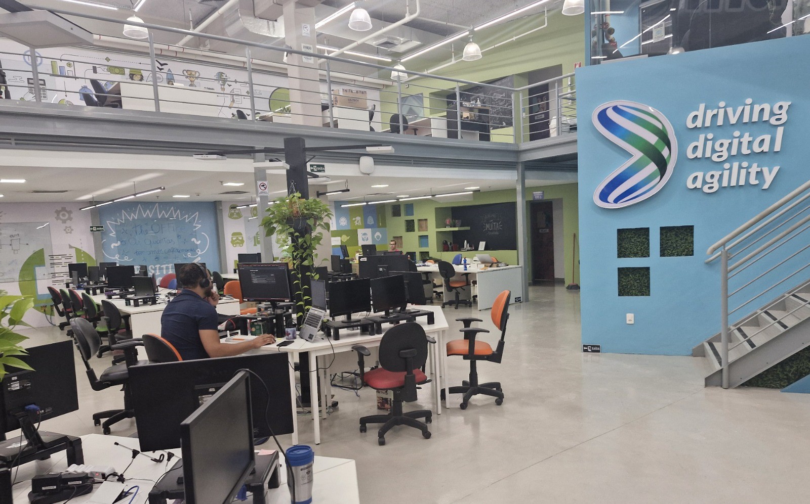 Empresa de tecnologia tem 45 vagas home office com salários de até R$ 16,5 mil