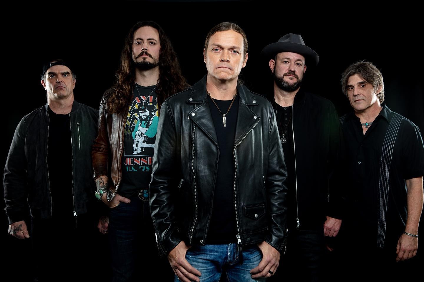 Brad Arnold, vocalista do 3 Doors Down, morre aos 47 anos
