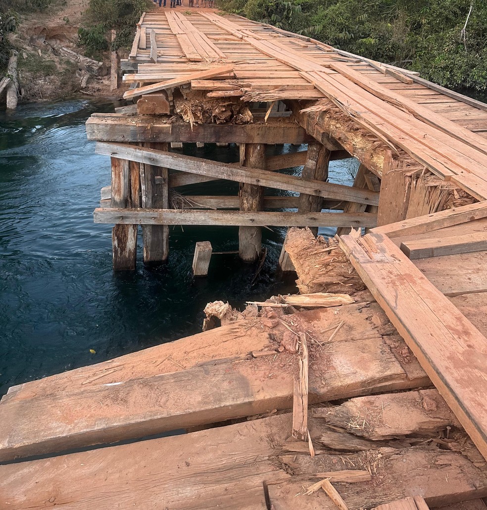 A ponte estava interditada, de acordo com a Polícia Civil. — Foto: Corpo de Bombeiros de Mato Grosso