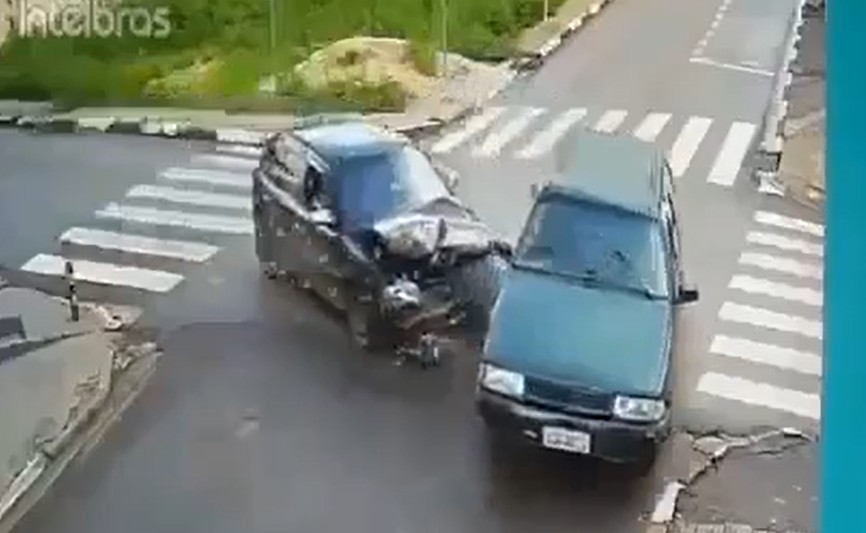 Cruzamento de Ribeirão Branco registra três acidentes em menos de uma semana; vídeo