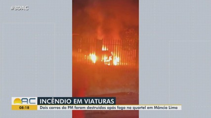 Dois carros da PM são destruídos pelo fogo em quartel de Mâncio Lima