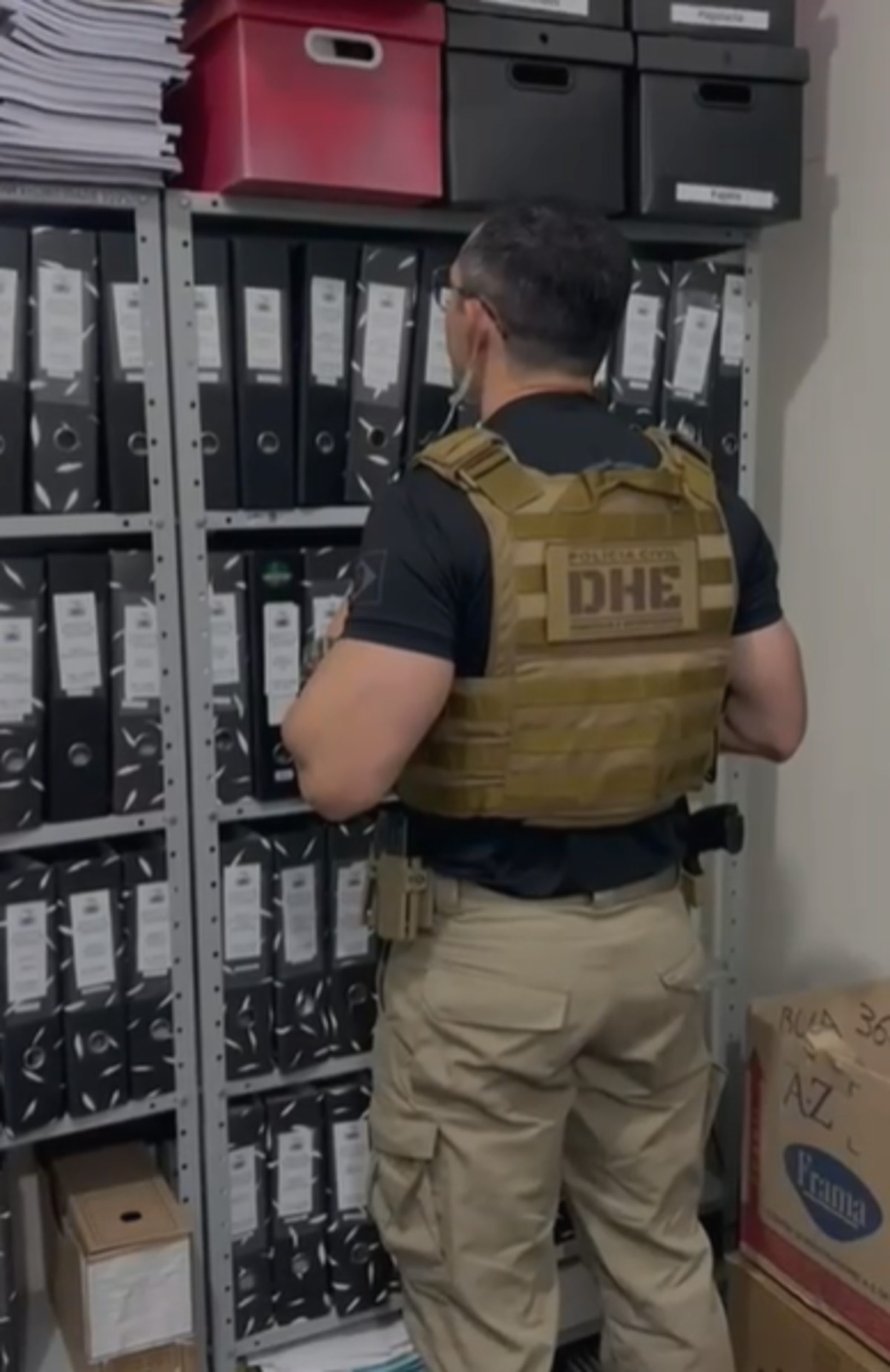 Homem é preso em operação que apura contratos ilegais sem licitação e levagem de dinheiro no Sertão da PB