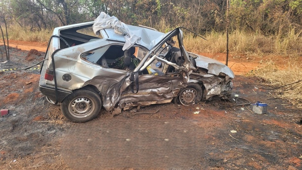 Veículos deixam três mortos e mais quatro feridos na BR-352, em Abaeté — Foto: Polícia Militar Rodoviária/Divulgação