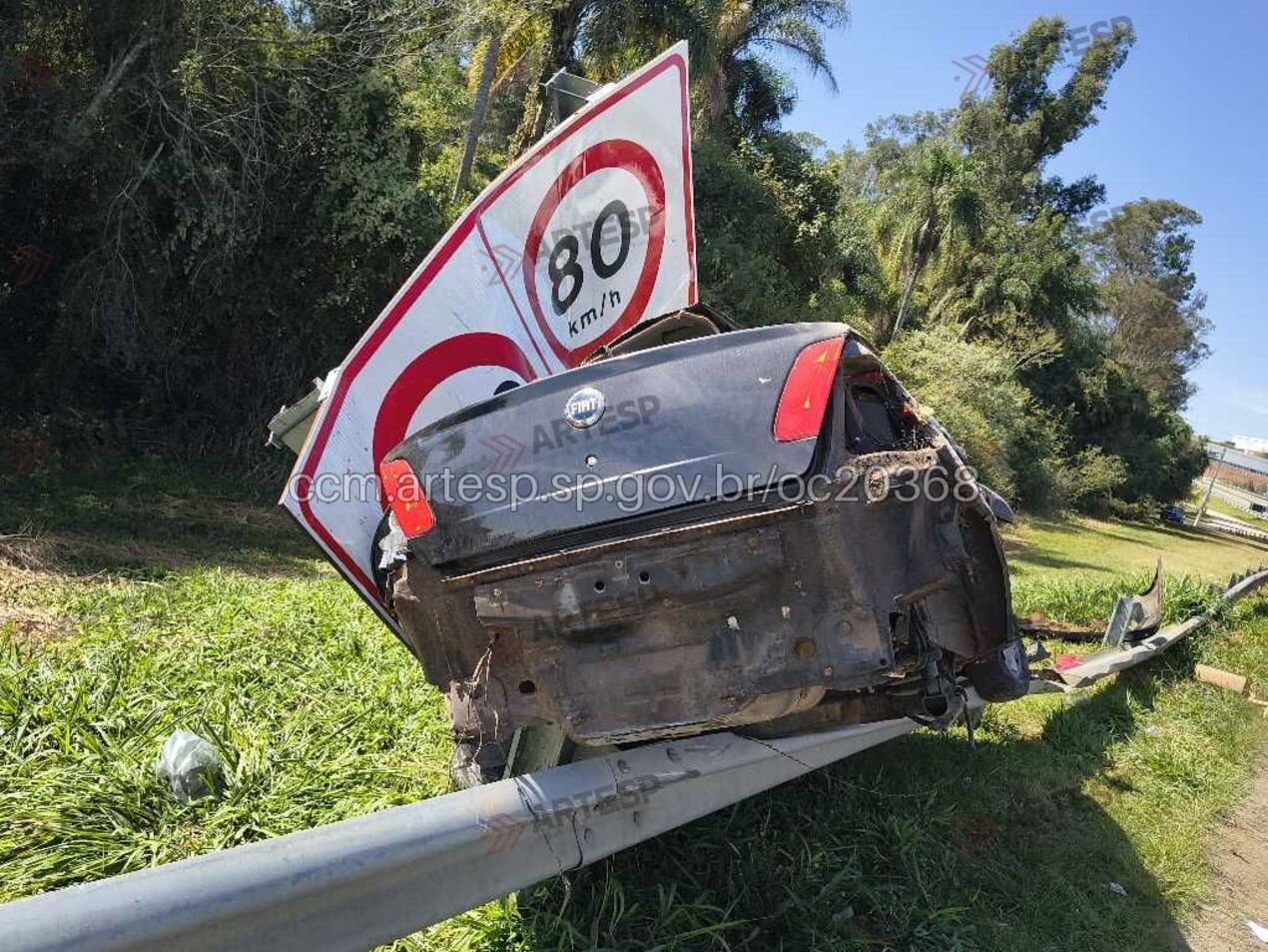 Motorista morre ao perder o controle da direção e capotar em rodovia de Cabreúva