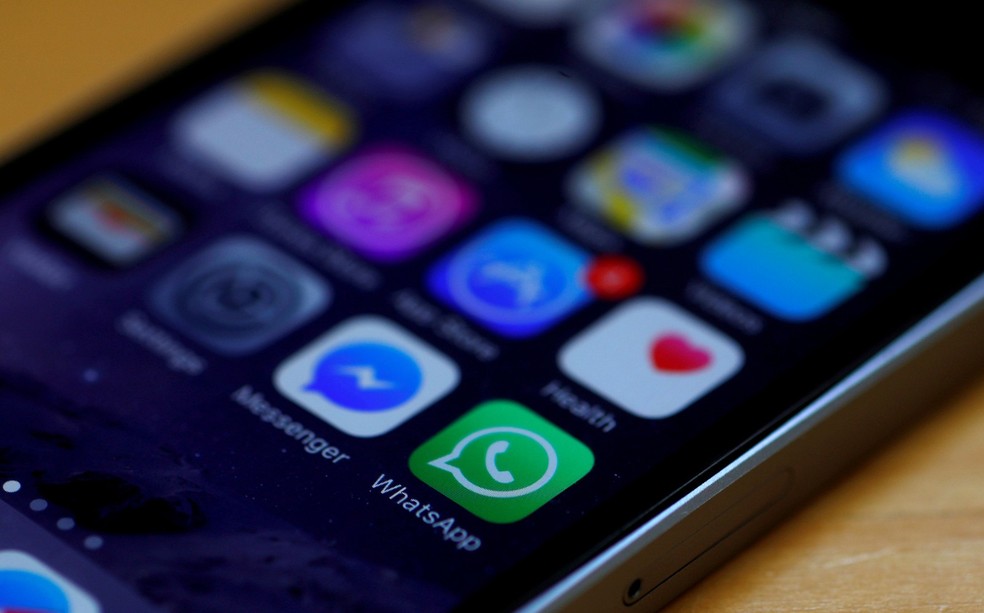 Aplicativo do WhatsApp em um iPhone — Foto: Reuters