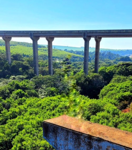 Duas mulheres caem da 'Ponte do Esqueleto' e ficam gravemente feridas, diz Bombeiros