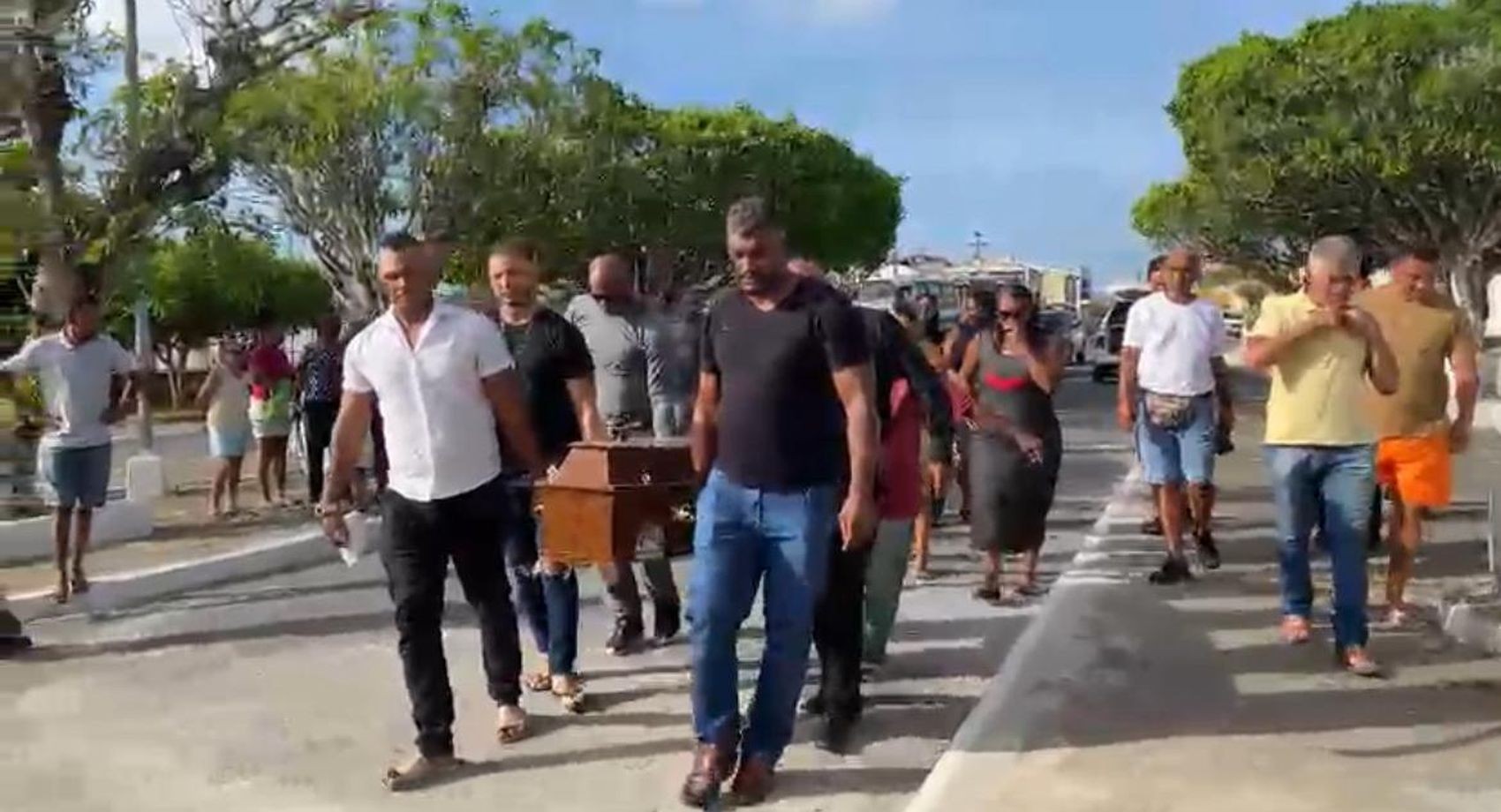 Corpo de vigia morto por dono de carro de luxo no Tocantins é sepultado em Sergipe 