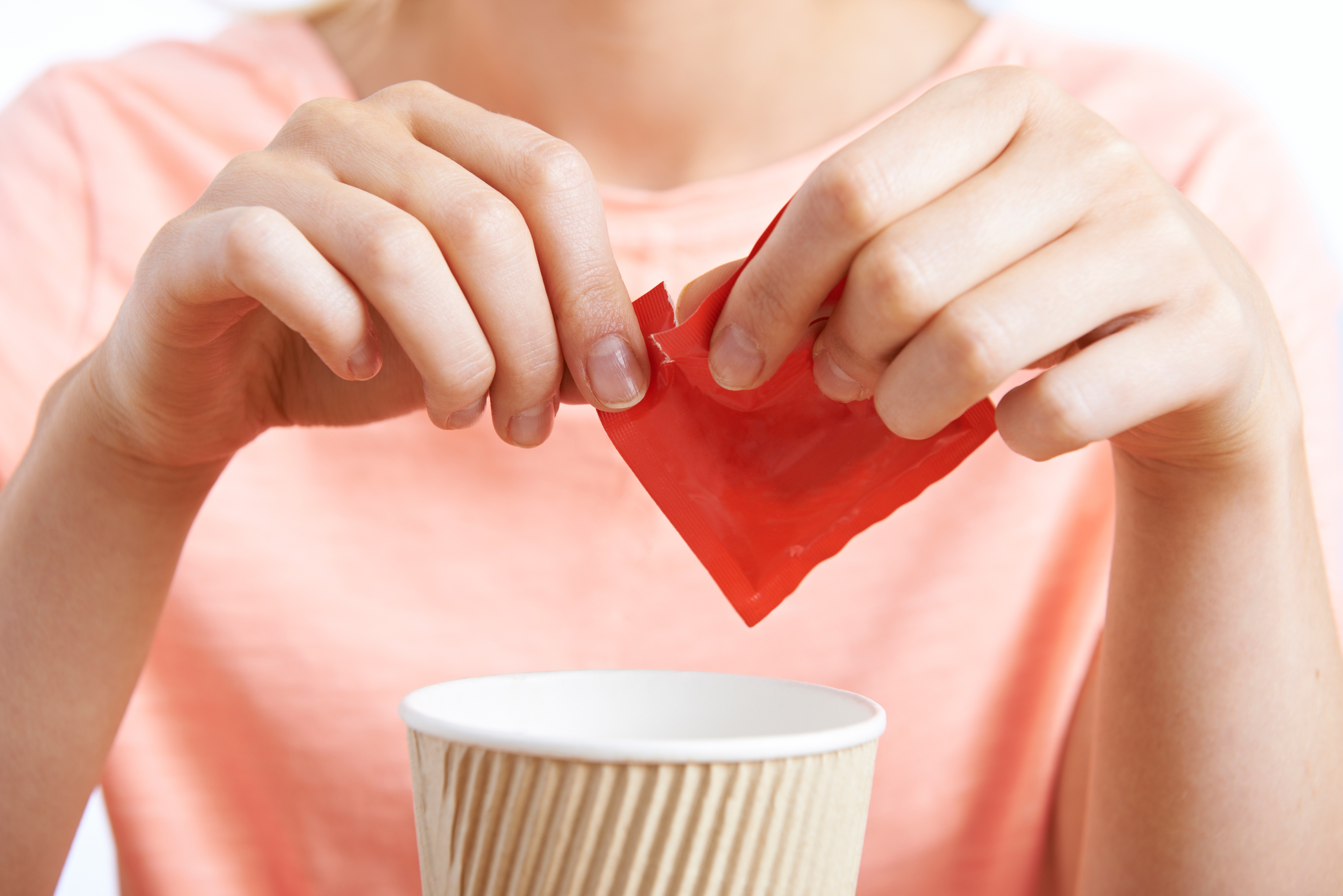 Aspartame: adoçante é livre de calorias, mas não livre de riscos
