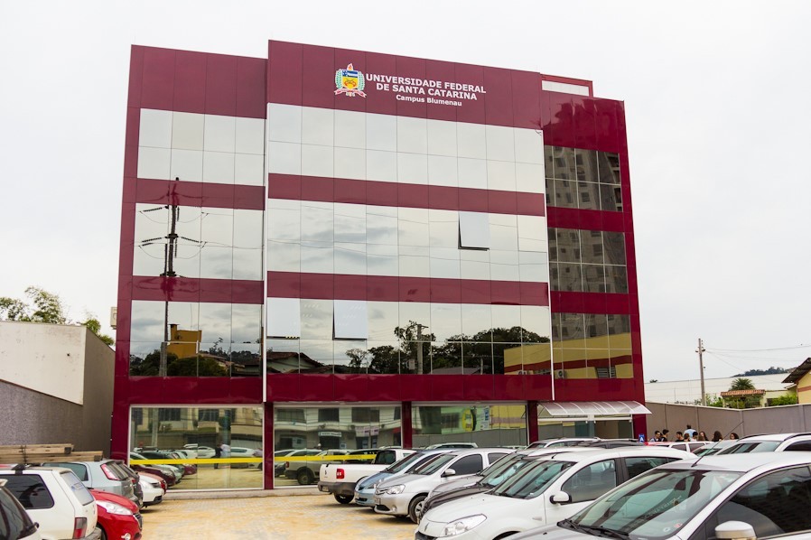 Concurso público da UFSC abre 73 vagas de ensino médio com salário inicial de R$ 2,6 mil