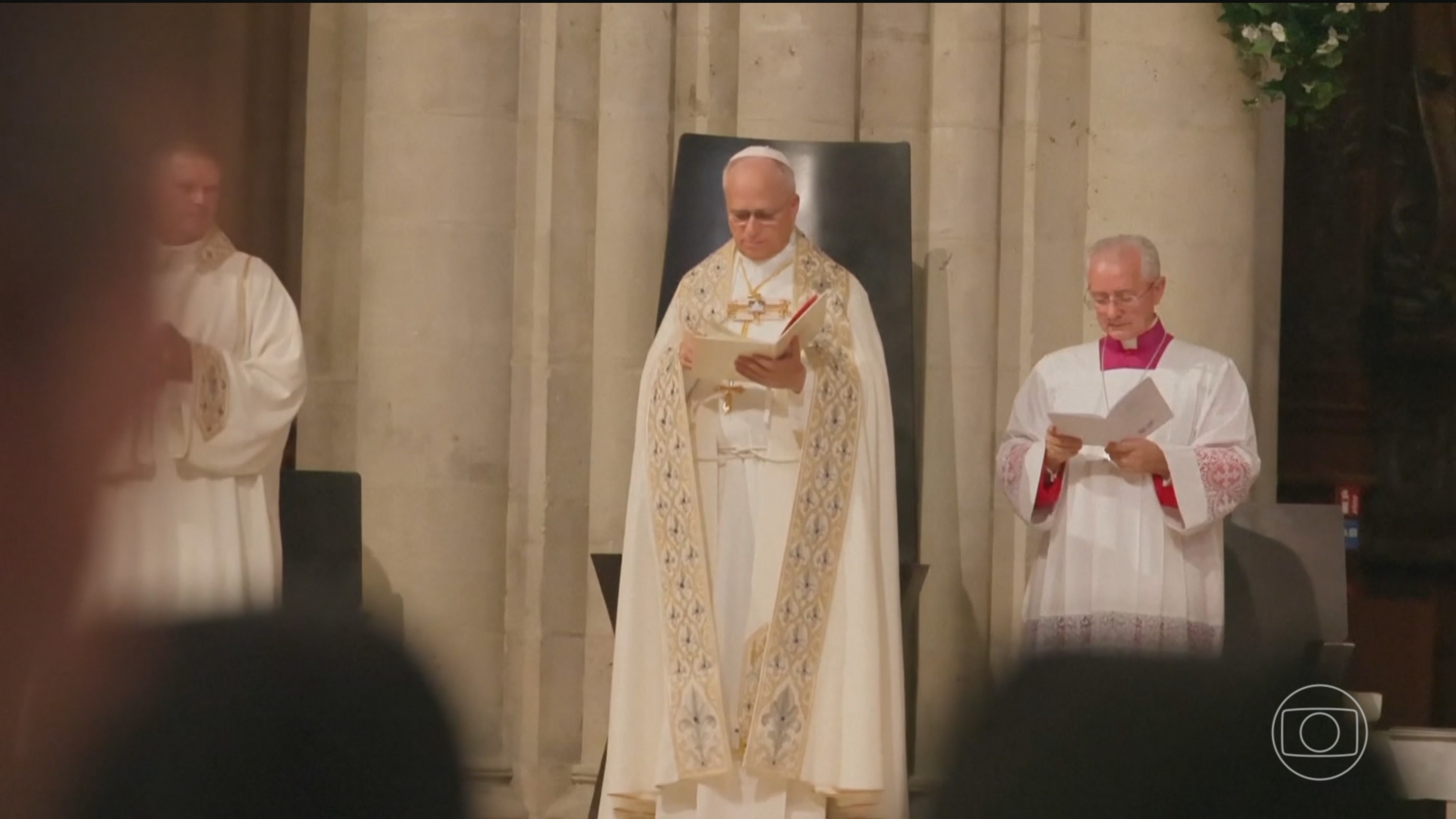 Em visita à França, Papa Leão XIV pede regras mais rígidas para que a humanidade não se perca 'em um paraíso das máquinas'