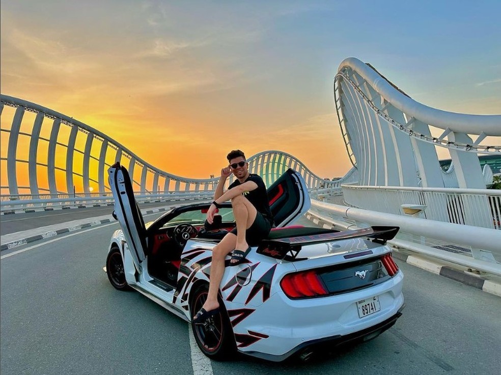 Allan Barros com carro de luxo em Dubai — Foto: Reprodução/Redes sociais