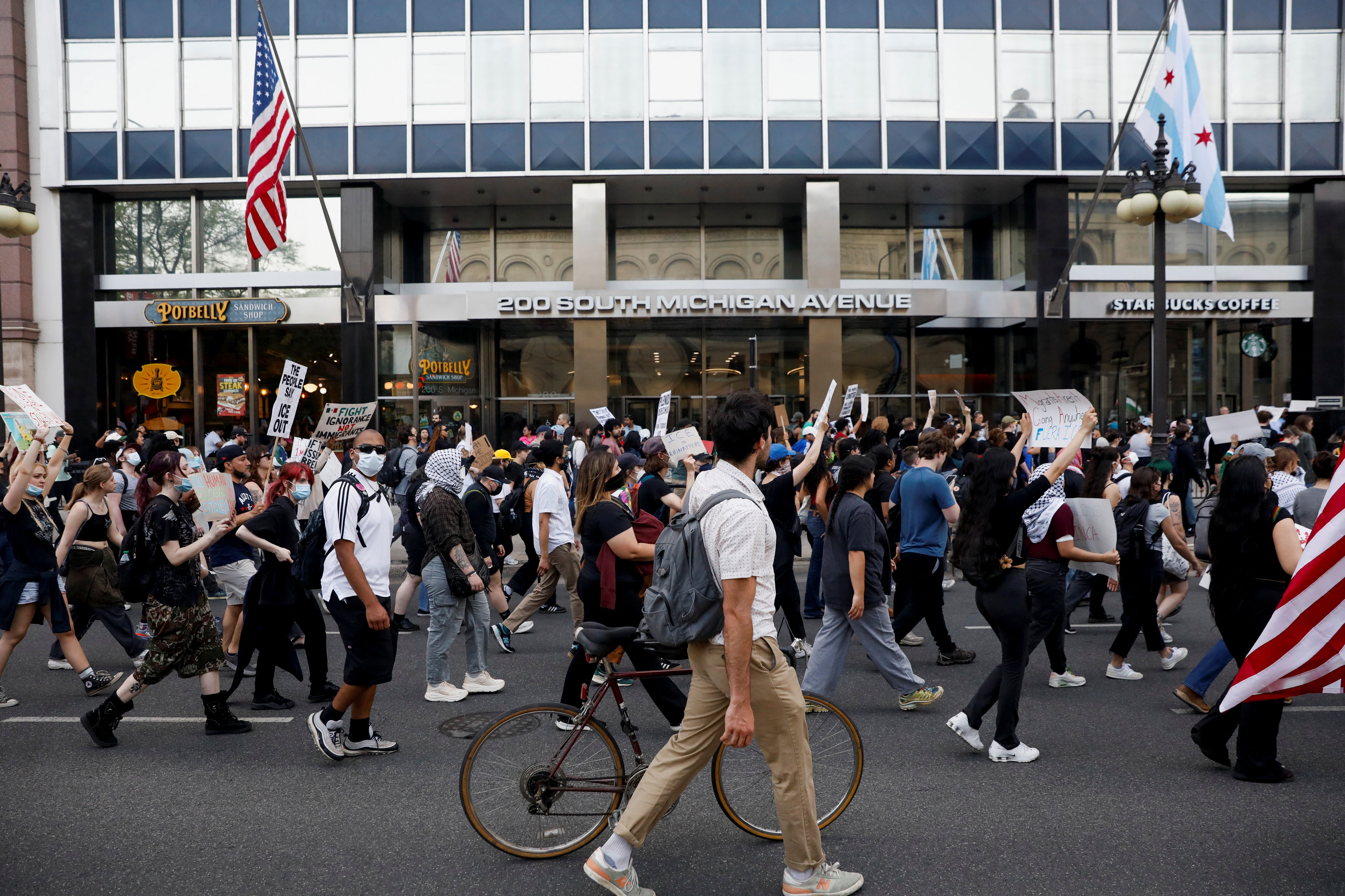 Protestos contra política de deportações de Trump se espalham por cidades dos EUA; tensão volta a Los Angeles 