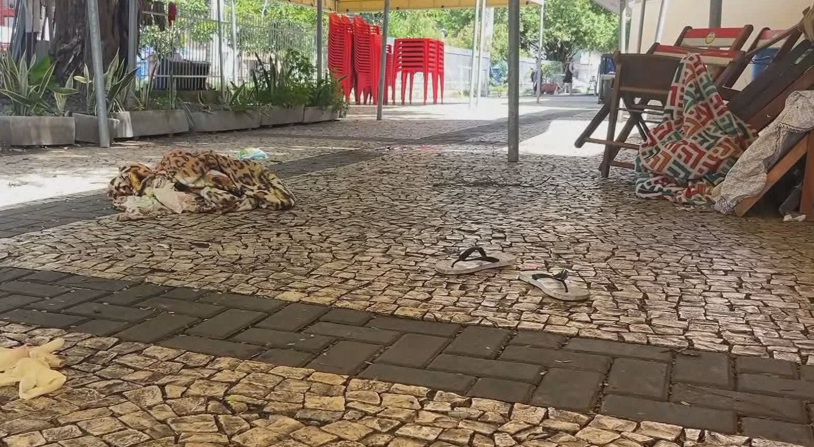 Homem em situação de rua é assassinado a tiros no Mercado da Encruzilhada, no Recife