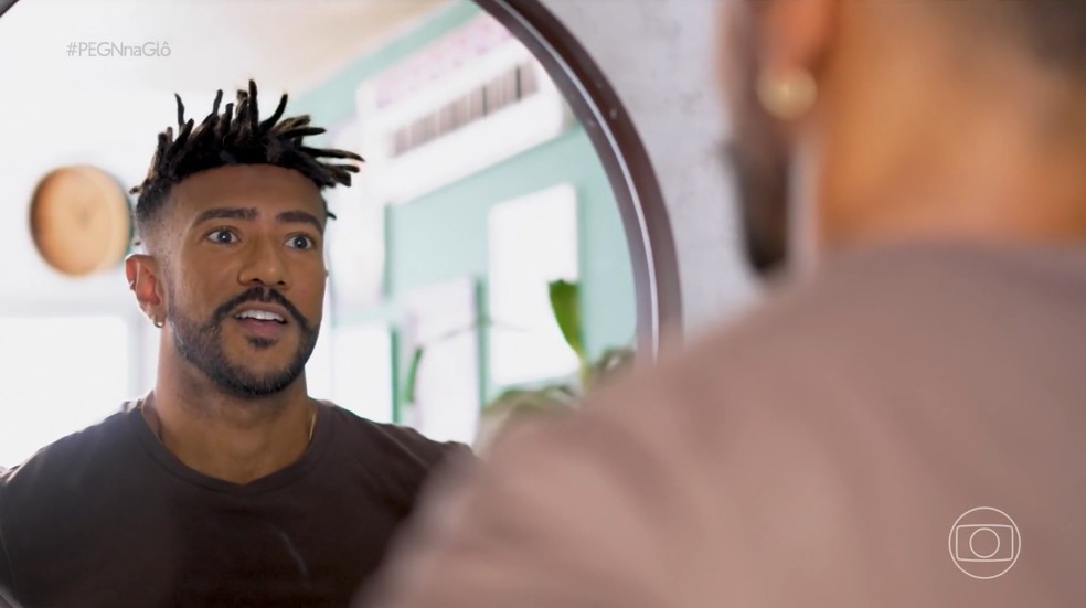 Empreendedor cria negócio pioneiro de prótese capilar para cabelos afros — Foto: Reprodução/PEGN