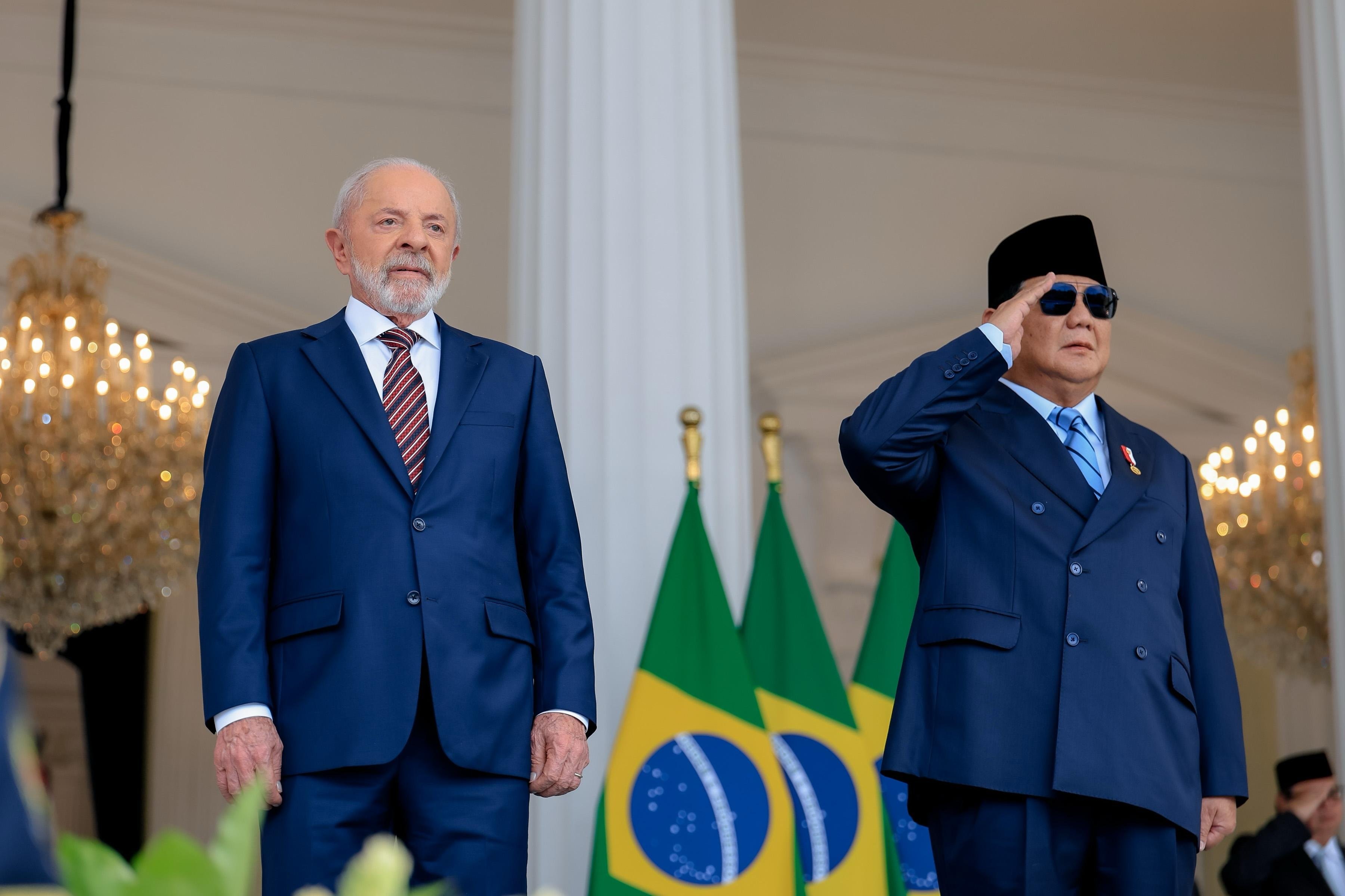 Lula chega ao Palácio Merdeka para reunião com o presidente da Indonésia