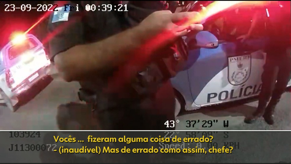 PMs são suspeitos de extorsão em Lei Seca no Rio — Foto: Reprodução/TV Globo
