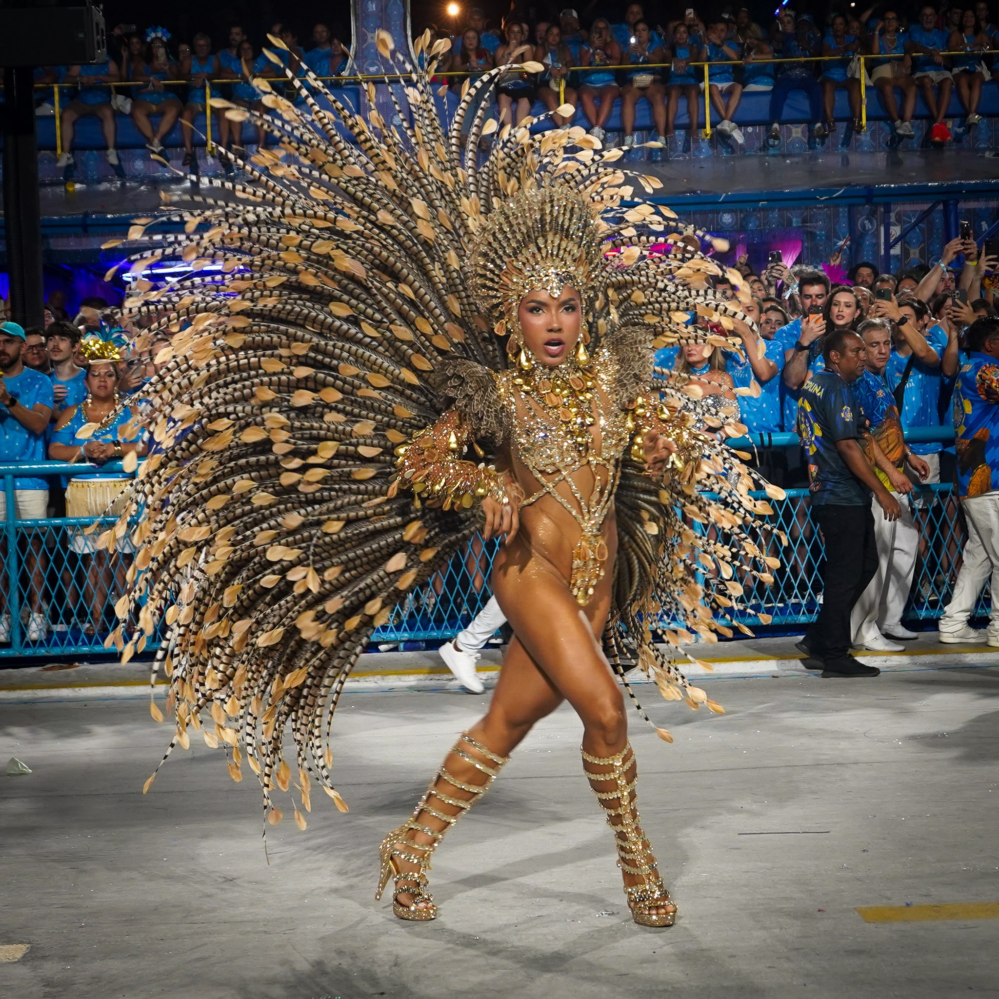 FOTOS: Veja as rainhas e musas no 3º dia de desfiles do Grupo Especial do Rio