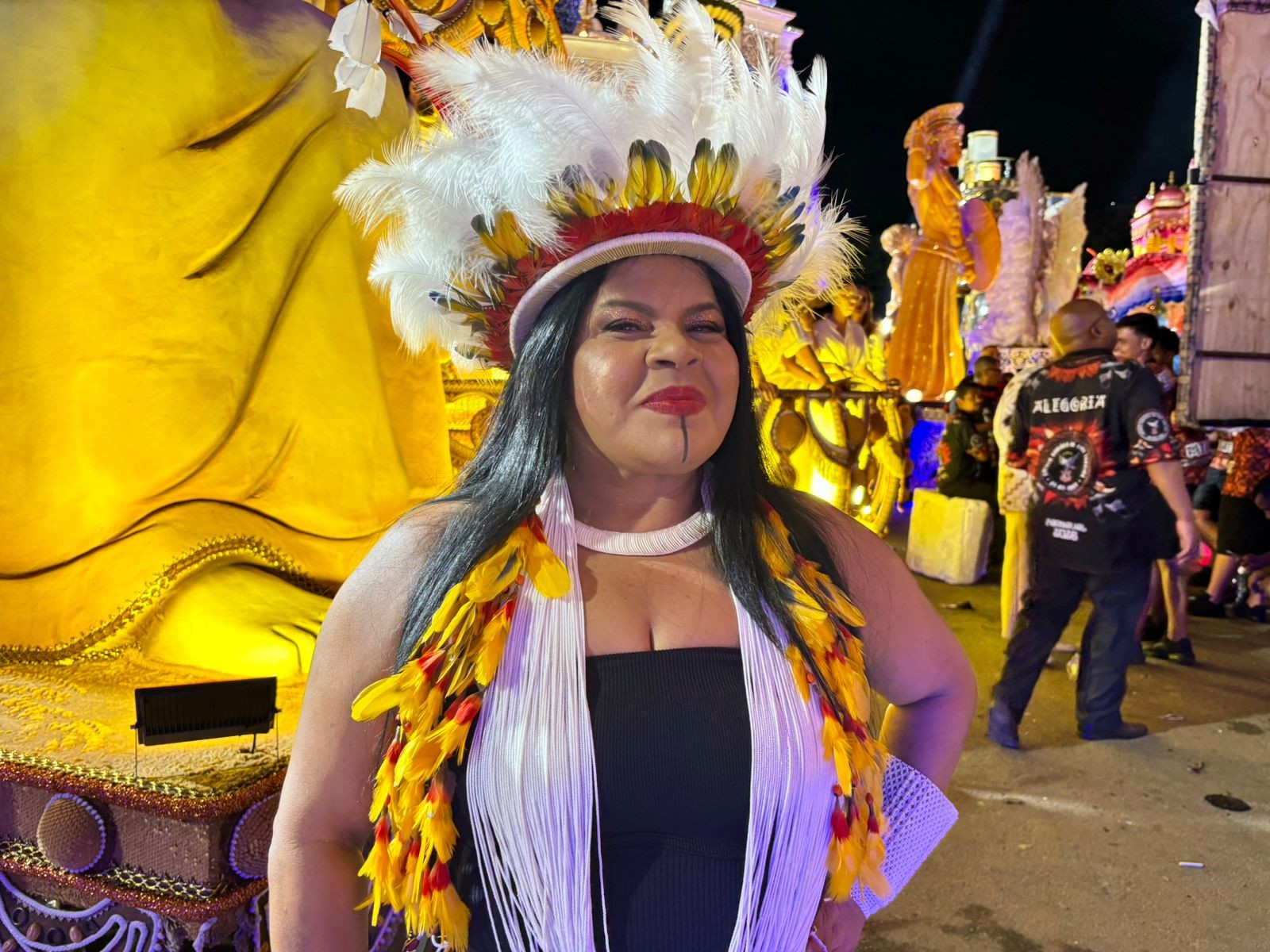 Em desfile da Gaviões da Fiel, ministra Sônia Guajajara critica marco temporal e defende territórios indígenas