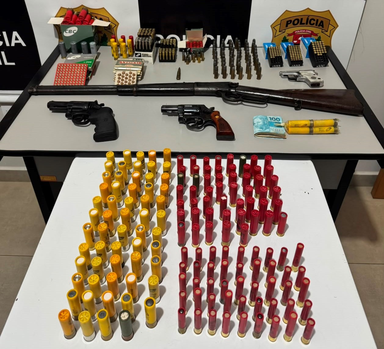 Casal é preso por venda ilegal de armas e munições em casa no interior de SP; VEJA VÍDEO