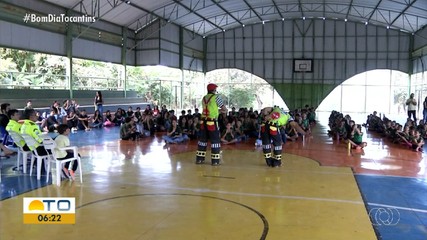 Crianças participam de ação educativa sobre segurança no trânsito em Palmas