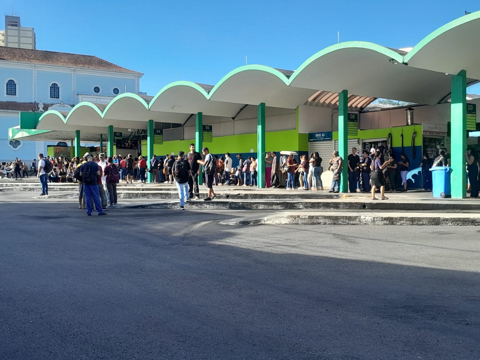 Funcionários de empresa de ônibus fazem paralisação em São José dos Campos