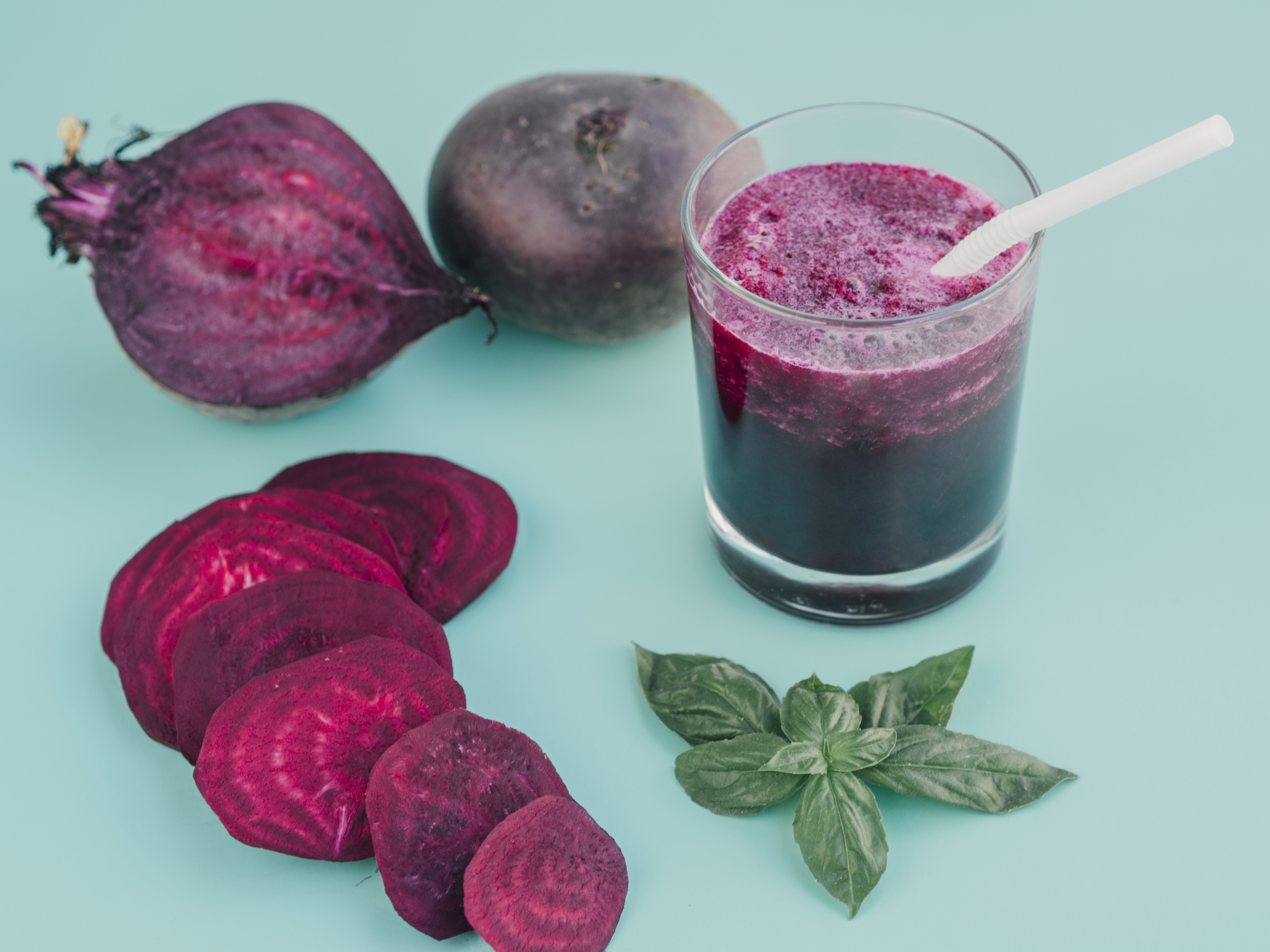 Beterraba no pré-treino? Entenda efeito do pó, do suplemento e do alimento in natura para quem faz atividade física