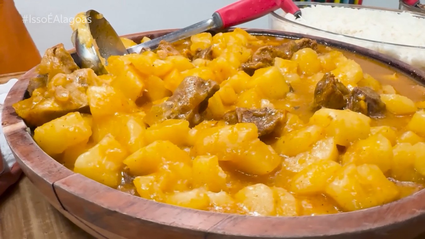 Aprenda a preparar uma saborosa 'vaca atolada', prato típico do Sertão