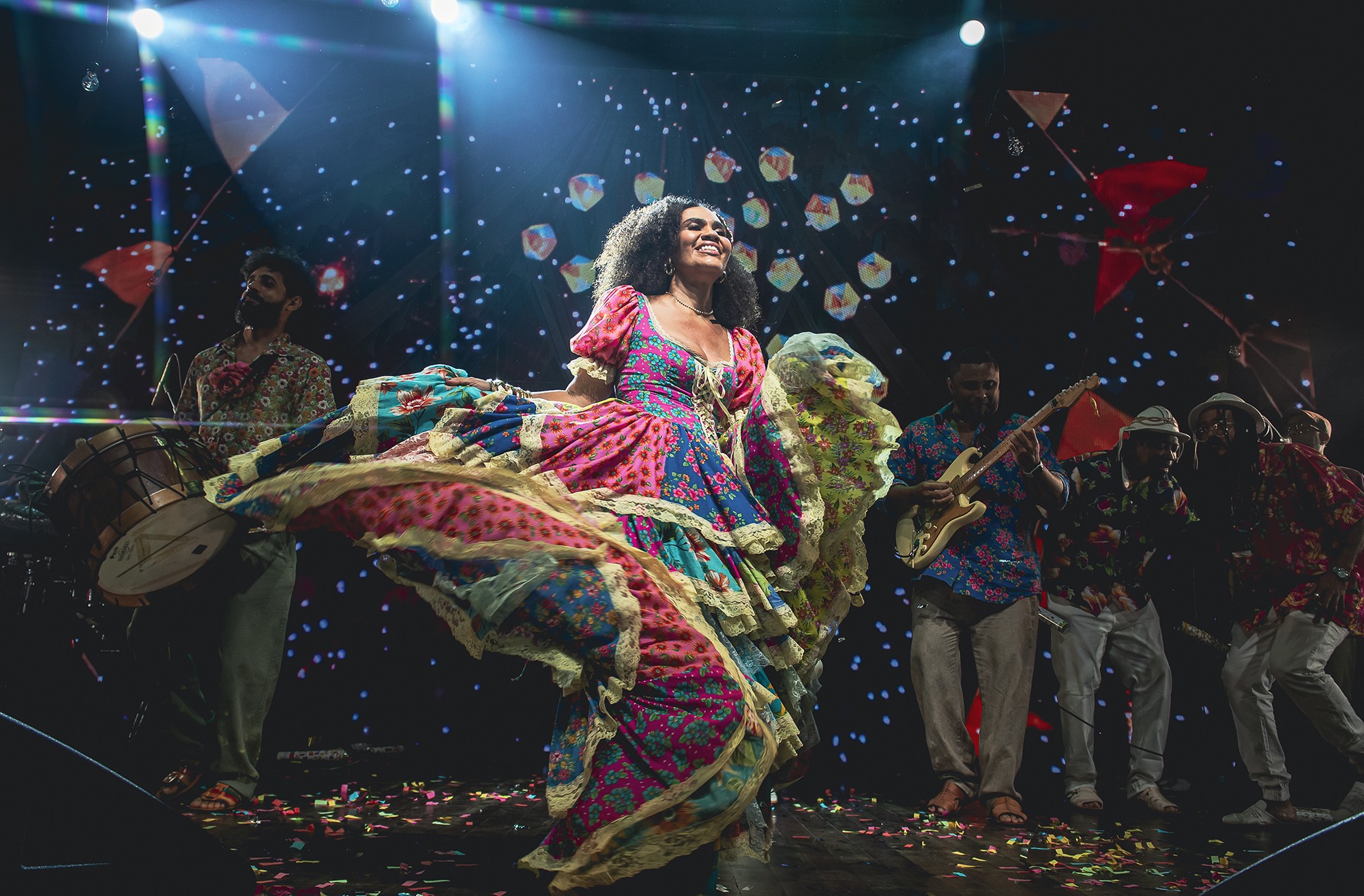 Mariene de Castro se desloca, sem sair do eixo nordestino, com balaio de amor, xotes e baiões do show 'Cantadeira'