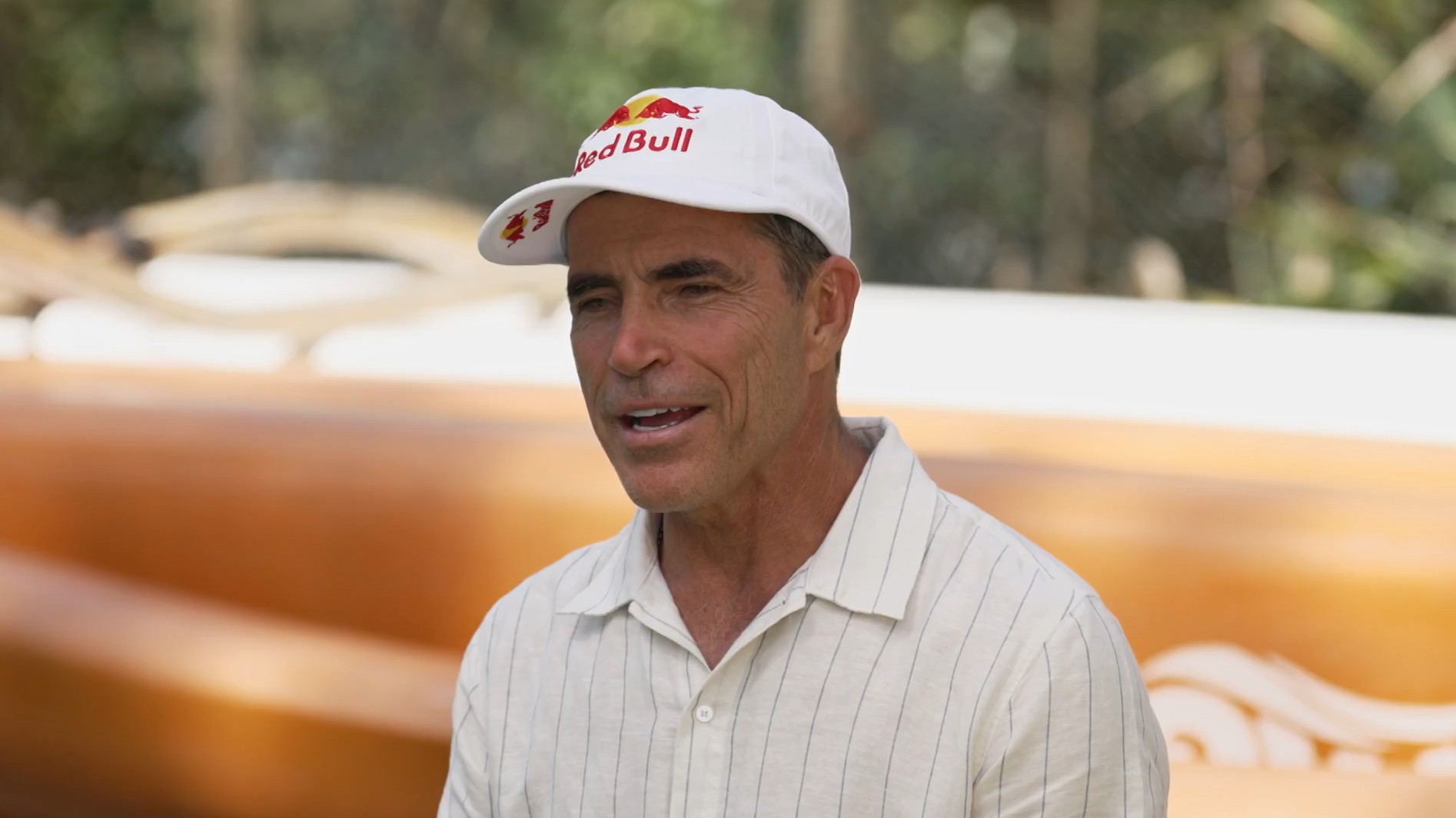 Carlos Burle garante que voltará a surfar em Nazaré após acidente impressionante com onda gigante: 'Meu time salvou minha vida'