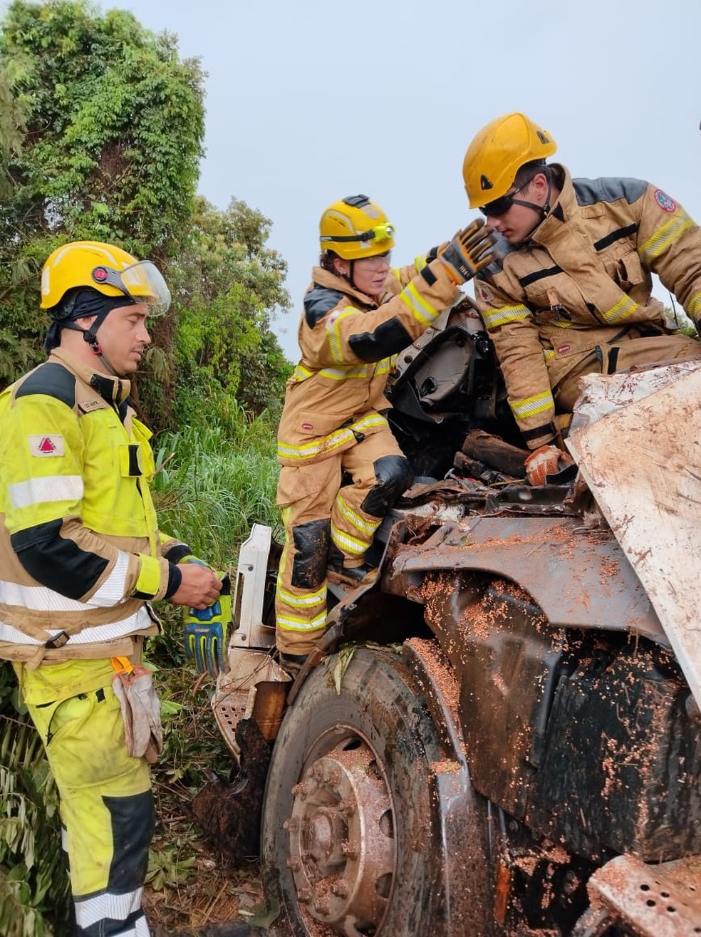 Bombeiros atendem ocorr&ecirc;ncia de acidente em Guarda-Mor &mdash; Foto: Corpo de Bombeiros/Divulga&ccedil;&atilde;o