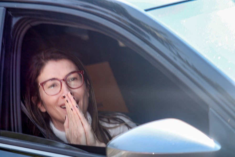 A apresentadora Rebeca Abravanel, filha de Silvio Santos, deixa o Cemitério Israelita do Butantã, na Zona Oeste de SP após sepultamento do pai — Foto: Raul Luciano/Ato Press/Estadão Conteúdo