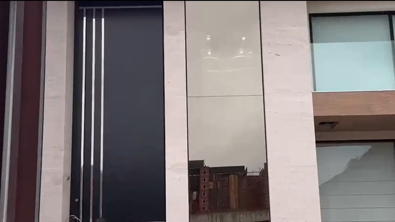 Casa de homem preso pela PF tinha elevador de vidro transparente, piscina e lareira; FOTOS