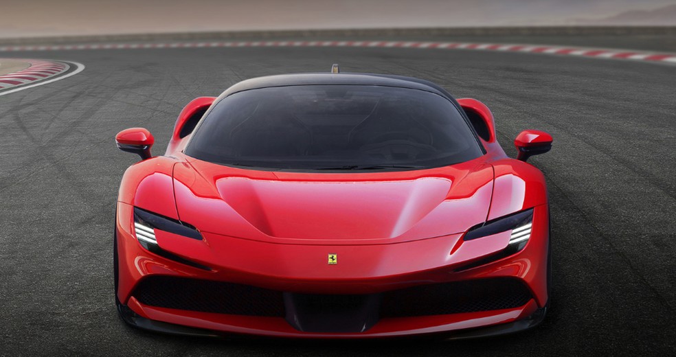 Custando R$ 6.761.323,00, o IPVA da Ferrari SF90 Stradale 2022 é de R$ 201.646,31. — Foto: Ferrari