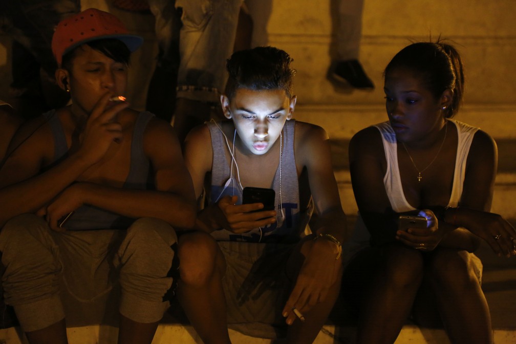 Cuba vai disponibilizar acesso total à Internet nos telemóveis