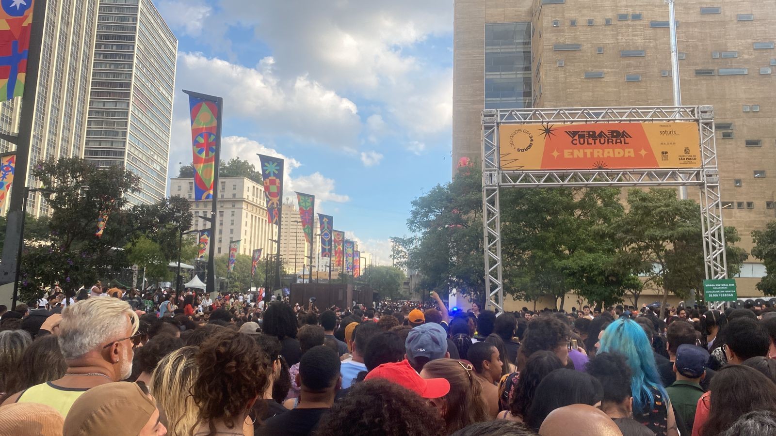 Shows de Liniker e João Gomes lotam Vale do Anhangabaú no 2º dia da Virada Cultural