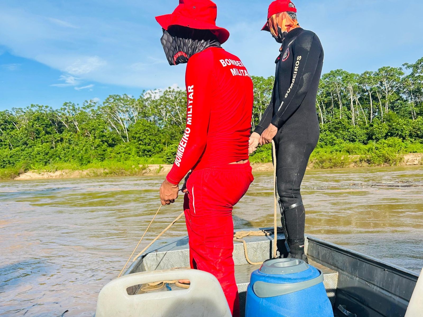Bombeiros procuram por homens que desapareceram em rio e igarapé no Acre