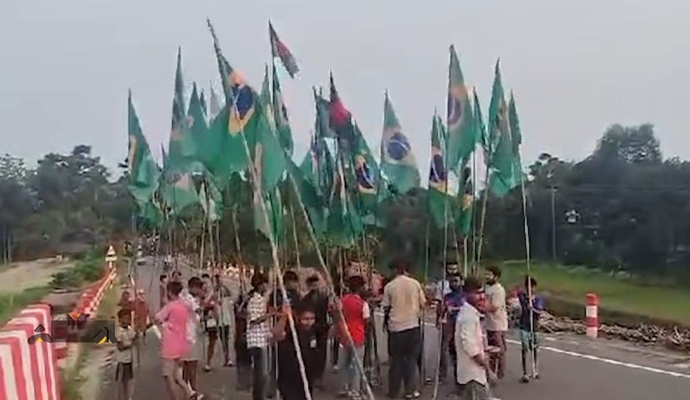 Moradores de Bangladesh organizam manifestações com bandeiras do Brasil para homenagear Neymar Jr