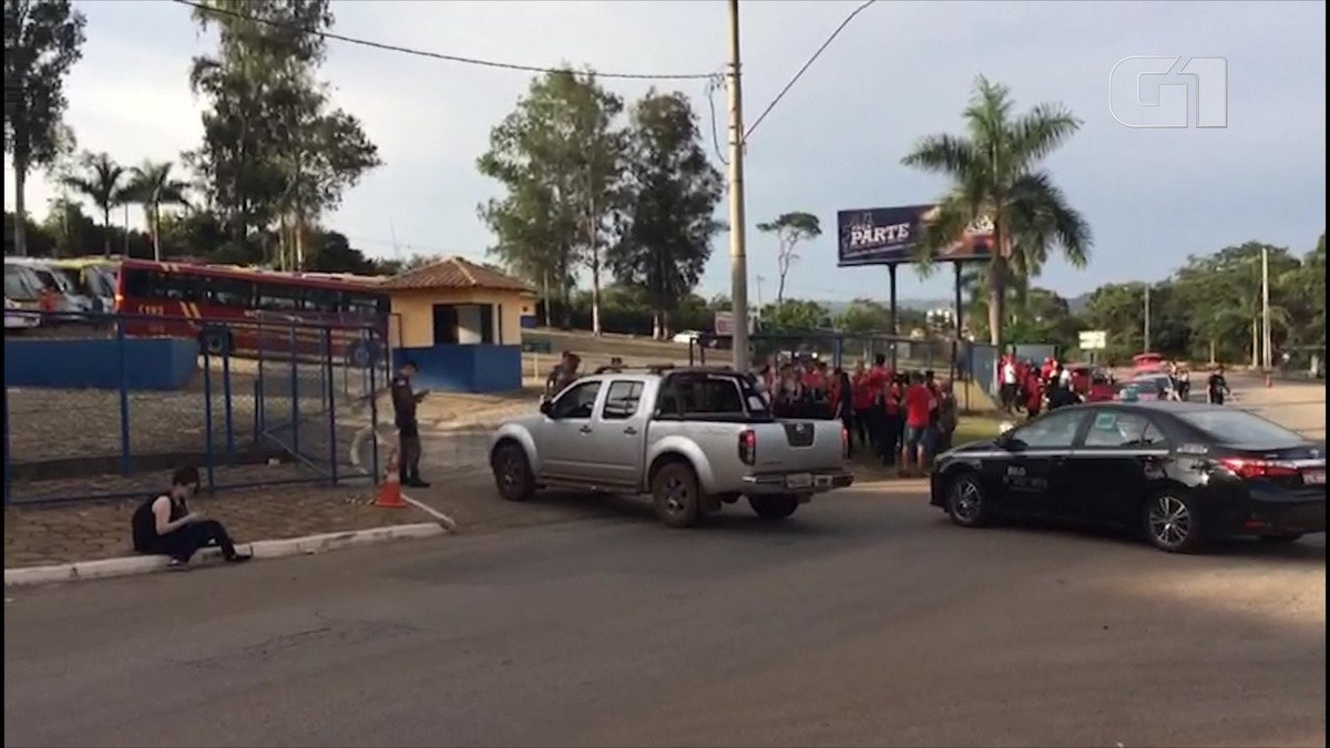 G1 - Moradores de Pai Pedro, Minas Gerais, pedem por água doce