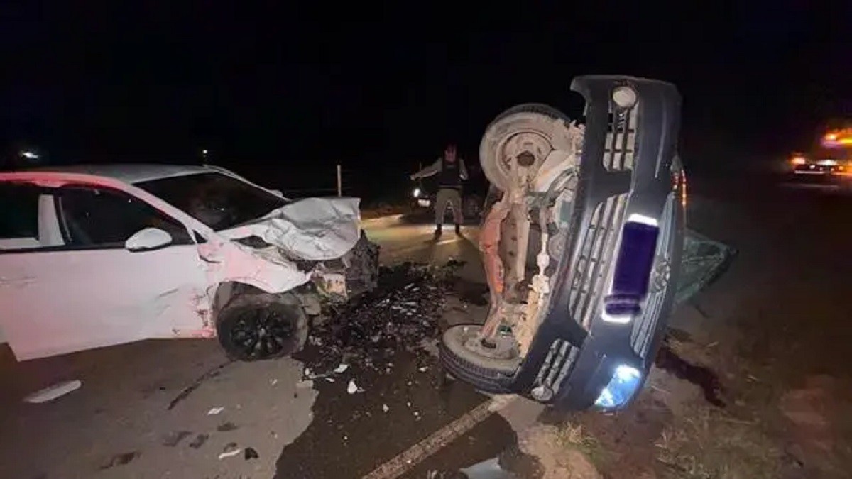 Batida entre dois carros deixa um morto e dois feridos na MGC-265, entre Muriaé e Miraí