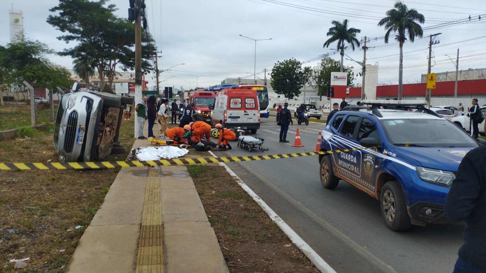 Acidente com três veículos mata mulher e deixa quatro feridos em MT