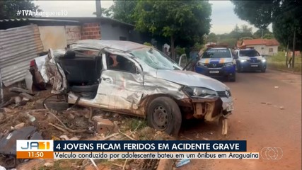 Quatro adolescentes ficam feridos após carro bater em ônibus
